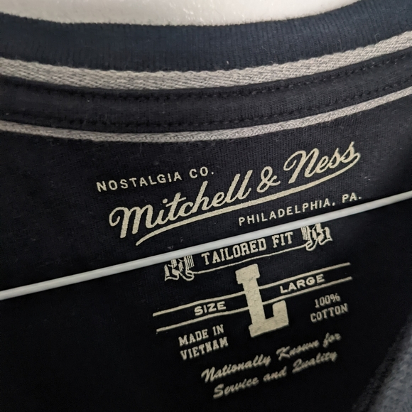 We The North Raptors Mitchell and Ness Black T-shirt, size L - Picture 2 of 3